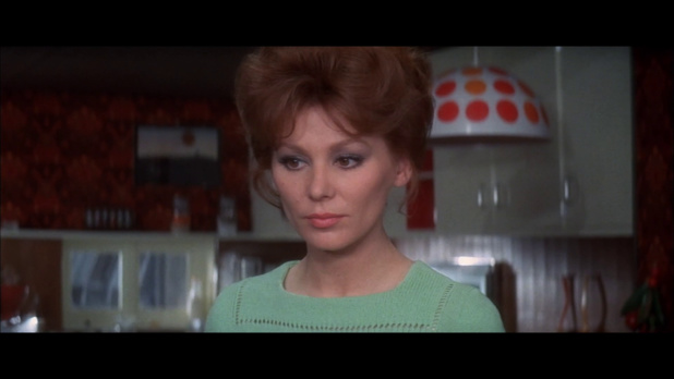 Irina Demick dans Le clan des Siciliens (1969) de Henri Verneuil