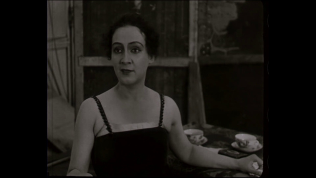 Nathalie Lissenko dans le film muet L'angoissante aventure (1920) de Yakov Protazanov