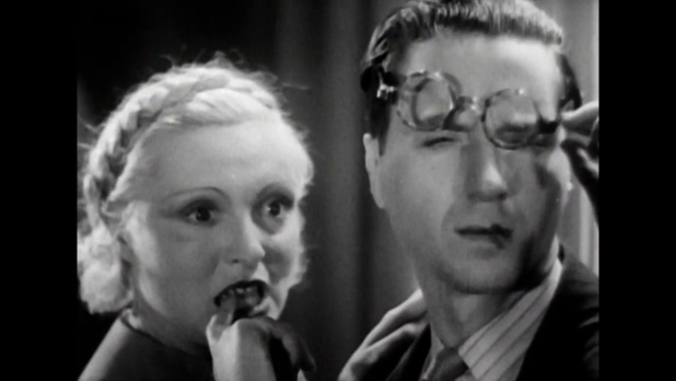 Michèle Béryl et Claude Dauphin dans la comédie La fessée (1937) de Pierre Caron