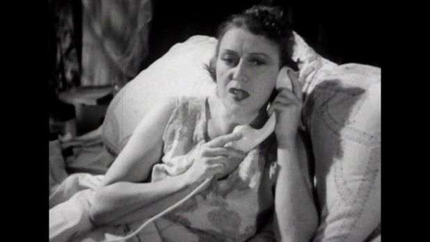 Yvonne Rozille dans le film comique La fessée (1937) de Pierre Caron
