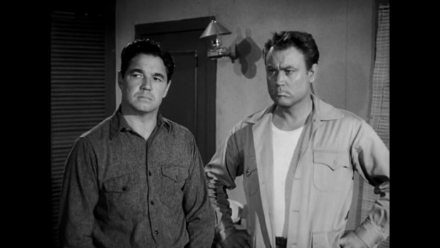 John Day et Mike Ragan dans le serial Panther girl of the Kongo (1955) de Franklin Adreon