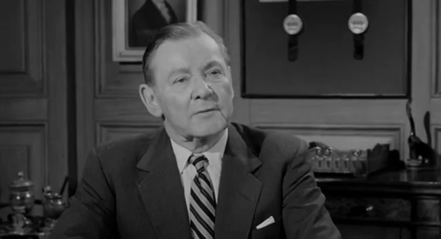 Le comédien Herbert Marshall dans The list of Adrian Messenger (Le dernier de la liste, 1963) de John Huston