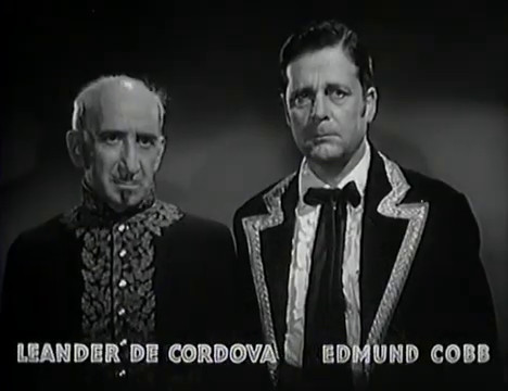 Leander de Cordova et Edmund Cobb dans Zorro's Fighting Legion (Zorro et ses légionnaires, 1939) de William Witney et John English Leander de Cordova et Edmund Cobb dans Zorro's Fighting Legion (Zorro et ses légionnaires, 1939) de William Witney et John English