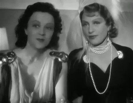 Simone Berriau dans le film Café de Paris (1938) d'Yves Mirande Simone Berriau dans le film Café de Paris (1938) d'Yves Mirande