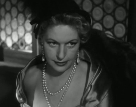 Madeleine Robinson dans Entre onze heures et minuit (1949) de Henry Decoin Madeleine Robinson dans Entre onze heures et minuit (1949) de Henry Decoin