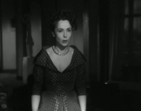 Gisèle Casadesus dans le film policier Entre onze heures et minuit (1949) de Henry Decoin Gisèle Casadesus dans le film policier Entre onze heures et minuit (1949) de Henry Decoin