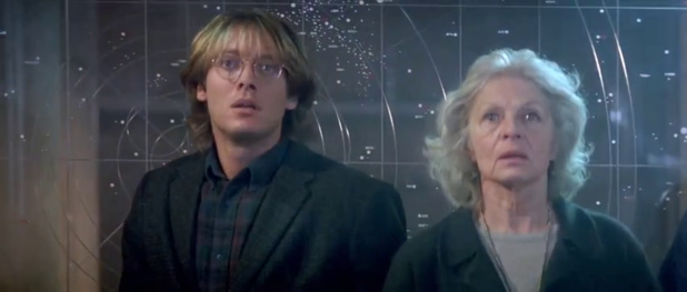 James Spader et Viveca Lindfors dans Stargate (Stargate, la porte des étoiles, 1994) de Roland Emmerich