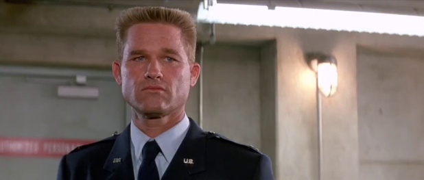 Kurt Russell dans le film franco-américain Stargate (Stargate, la porte des étoiles, 1994) de Roland Emmerich
