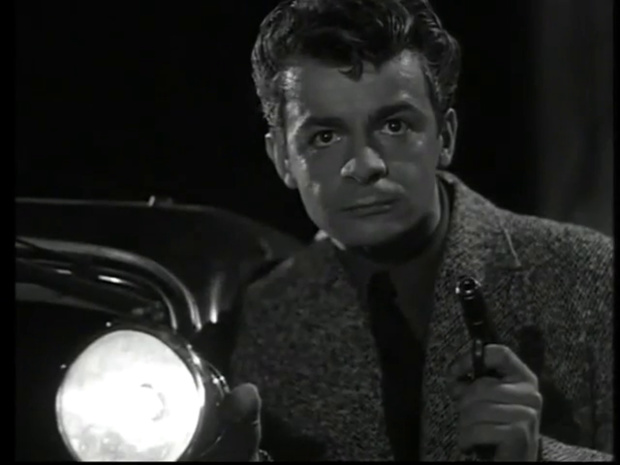 Serge Reggiani est Rouletabille dans le film Le mystère de la chambre jaune (1949) de Henri Aisner