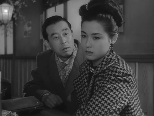 Ayako Wakao dans le film japonais 赤線地帯 (La rue de la honte,1956) de 溝口 健二 (Kenji Mizoguchi)