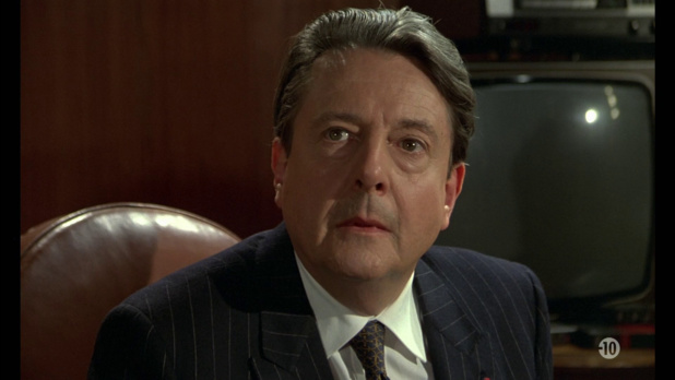 Jean Desailly dans Le professionnel (1981) de Georges Lautner