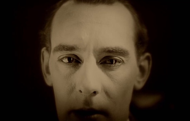 Warwick Ward dans le film muet allemand Varieté (Variétés, 1925) de Ewald André Dupont