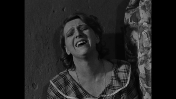 Sandra Milowanoff dans le film muet Dans la nuit (1930) de Charles Vanel