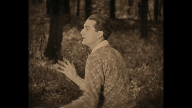 Jean Delannoy dans le film muet français La grande passion (1928) d'André Hugon