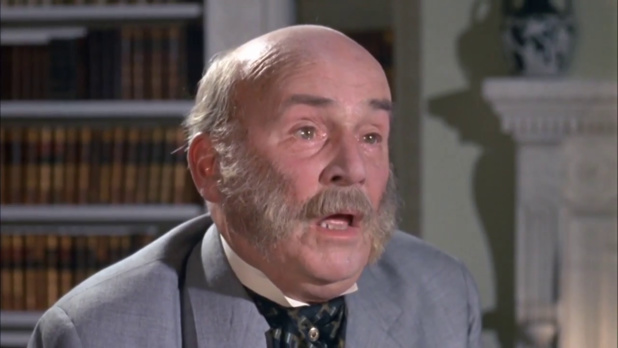 Barry Jones dans le film britannique A study in terror (Sherlock Holmes contre Jack l'éventreur, 1965) de James Hill