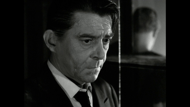 Jean Servais dans le film français Du rififi chez les hommes (1955) de Jules Dassin Jean Servais dans le film français Du rififi chez les hommes (1955) de Jules Dassin