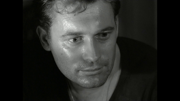 L'acteur Carl Möhner dans le film de gangsters Du rififi chez les hommes (1955) de Jules Dassin L'acteur Carl Möhner dans le film de gangsters Du rififi chez les hommes (1955) de Jules Dassin