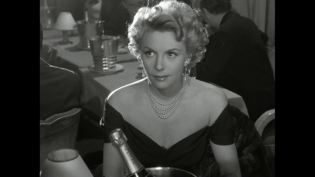 Marie Sabouret dans Du rififi chez les hommes (1955) de Jules Dassin Marie Sabouret dans Du rififi chez les hommes (1955) de Jules Dassin