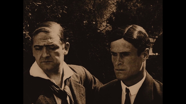Gaston Modot et Jean Toulout dans le film dramatique muet La fête espagnole (1920) de Germaine Dulac Gaston Modot et Jean Toulout dans le film dramatique muet La fête espagnole (1920) de Germaine Dulac