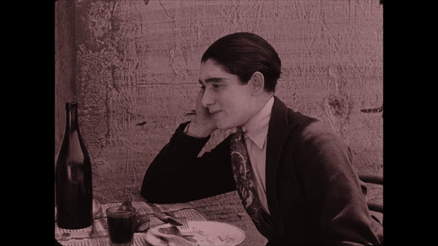 Robert Delsol dans le film dramatique La fête espagnole (1920) de Germaine Dulac Robert Delsol dans le film dramatique La fête espagnole (1920) de Germaine Dulac