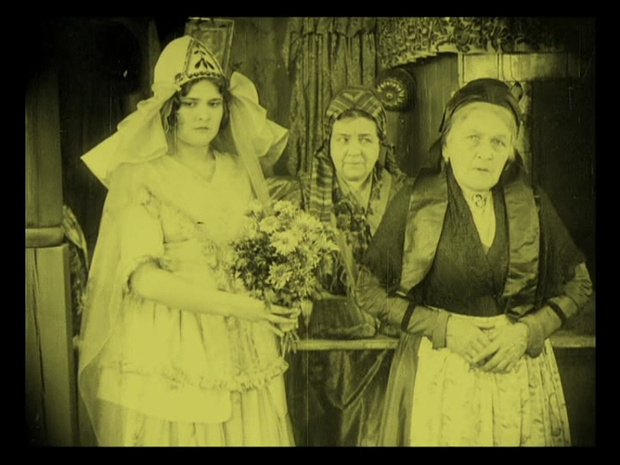 Adele Reuter-Eichberg et Liane Haid dans Schlagende Wetter (Grisou, 1923) de Karl Grune
