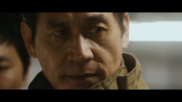 Un pompier dans le film catastrophe The tower (2012) de Kim Ji-hoon