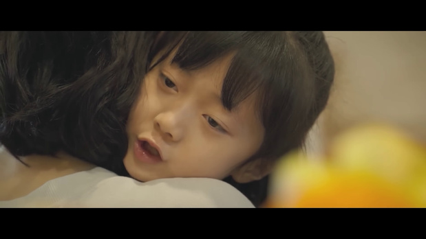 La fille du commandant de bord dans le film catastrophe chinois 中国机长 (The captain, 2019) de Wai Keung Lau