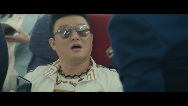 Un passager dans le film catastrophe chinois 中国机长 (The captain, 2019) de Wai Keung Lau