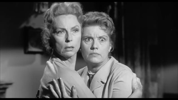 Agnes Moorehead et Lenita Lane dans The bat (Le masque, 1959) de Crane Wilbur Agnes Moorehead et Lenita Lane dans The bat (Le masque, 1959) de Crane Wilbur