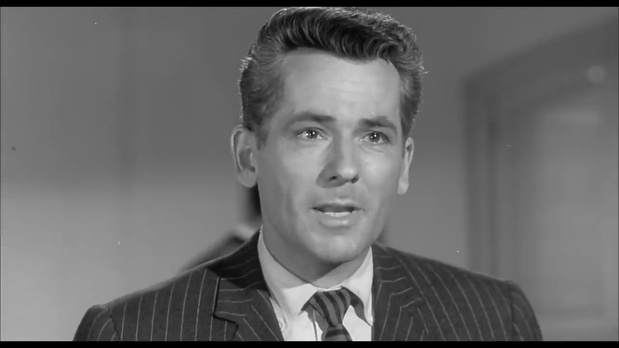 Mike Steele dans le thriller américain The bat (Le masque, 1959) de Crane Wilbur