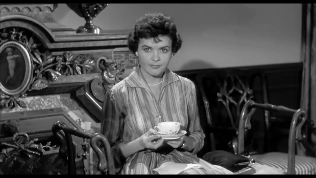L'actrice Darla Hood dans le thriller The bat (Le masque, 1959) de Crane Wilbur