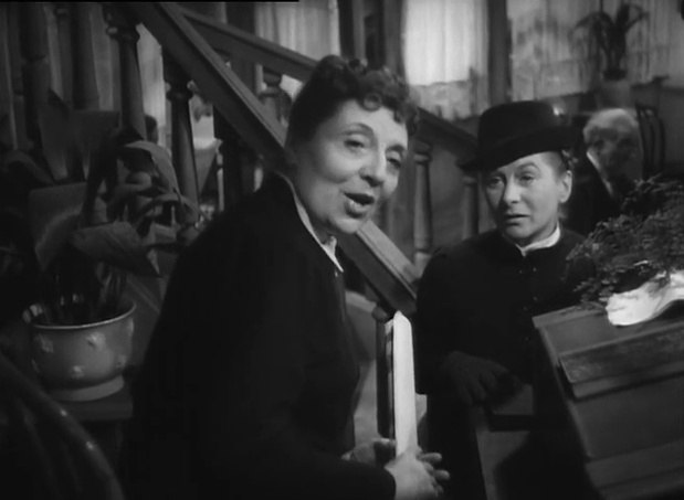 Mad Siamé et Marcelle Monthyl dans le film Le bienfaiteur (1942) de Henry Decoin