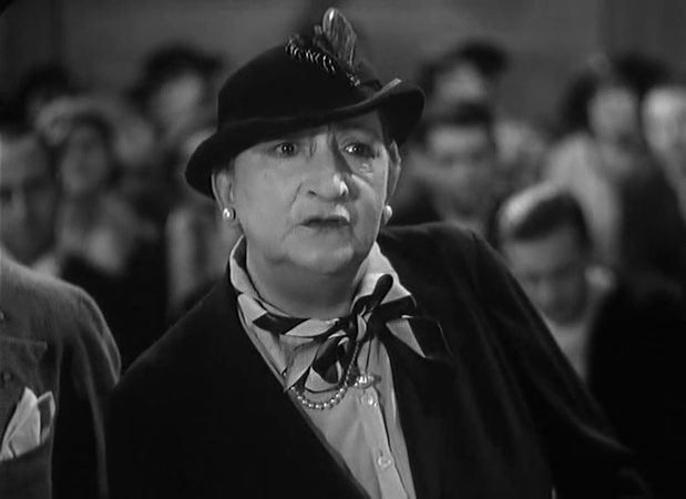 Marguerite Moreno dans la comédie policière Jim La Houlette (1935) d'André Berthomieu Marguerite Moreno dans la comédie policière Jim La Houlette (1935) d'André Berthomieu