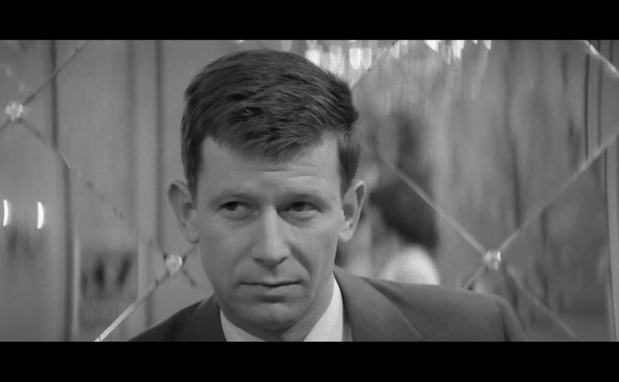 Eberhard Esche dans le film politique est-allemand Der geteilte himmel (Le ciel partagé, 1964) de Konrad Wolf Eberhard Esche dans le film politique est-allemand Der geteilte himmel (Le ciel partagé, 1964) de Konrad Wolf