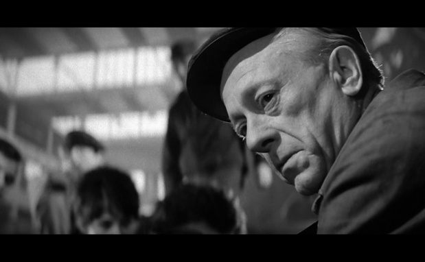 L'acteur Hans Hardt-Hardtloff dans le film Der geteilte himmel (Le ciel partagé, 1964) de Konrad Wolf L'acteur Hans Hardt-Hardtloff dans le film Der geteilte himmel (Le ciel partagé, 1964) de Konrad Wolf