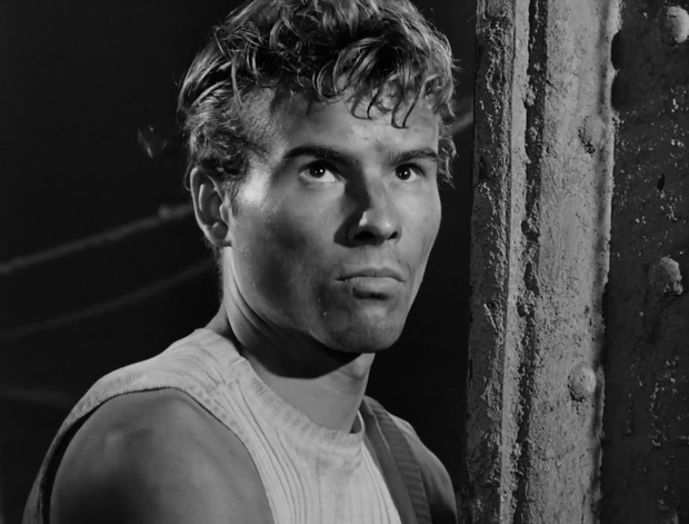 Horst Buchholz dans Das Totenschiff (Les mutins du Yorik, 1959) de Georg Tressler