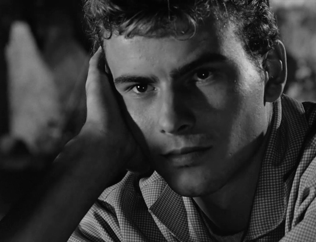 Horst Buchholz dans le film Das Totenschiff (Les mutins du Yorik, 1959) de Georg Tressler