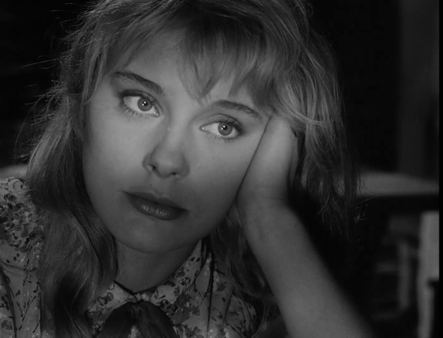 Elke Sommer dans le film Das Totenschiff (Les mutins du Yorik, 1959) de Georg Tressler Elke Sommer dans le film Das Totenschiff (Les mutins du Yorik, 1959) de Georg Tressler