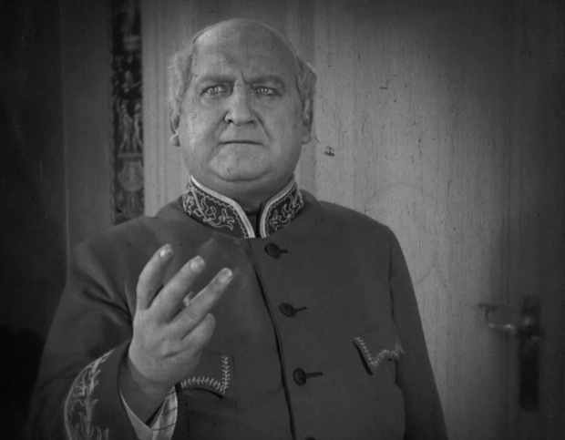 Le comédien Jacob Tiedtke dans la comédie-opérette Ein Walzertraum (Rêve de valse, 1925) de Ludwig Berger Le comédien Jacob Tiedtke dans la comédie-opérette Ein Walzertraum (Rêve de valse, 1925) de Ludwig Berger