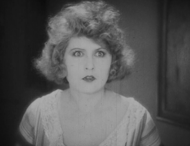 Xenia Desni dans le film-opérette de la UFA Ein Walzertraum (Rêve de valse, 1925) de Ludwig Berger Xenia Desni dans le film-opérette de la UFA Ein Walzertraum (Rêve de valse, 1925) de Ludwig Berger