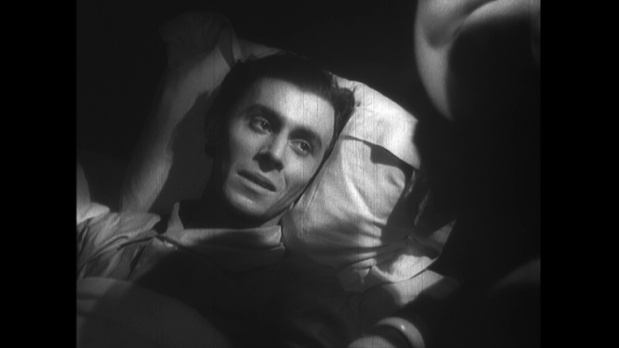 Le comédien Michel Vitold dans le film Orage (1938) de Marc Allégret Le comédien Michel Vitold dans le film Orage (1938) de Marc Allégret