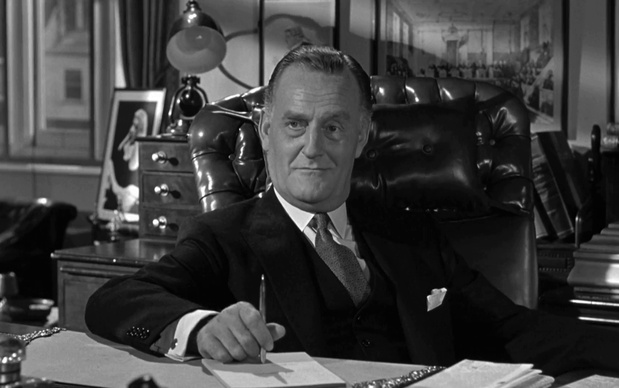 Le comédien John Williams dans le film policier à procès Witness for prosecution (Témoin à charge, 1957) de Billy Wilder Le comédien John Williams dans le film policier à procès Witness for prosecution (Témoin à charge, 1957) de Billy Wilder