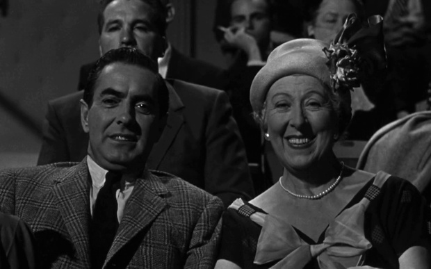 Tyrone Power et Norma Varden dans le film policie Witness for prosecution (Témoin à charge, 1957) de Billy Wilder Tyrone Power et Norma Varden dans le film policie Witness for prosecution (Témoin à charge, 1957) de Billy Wilder