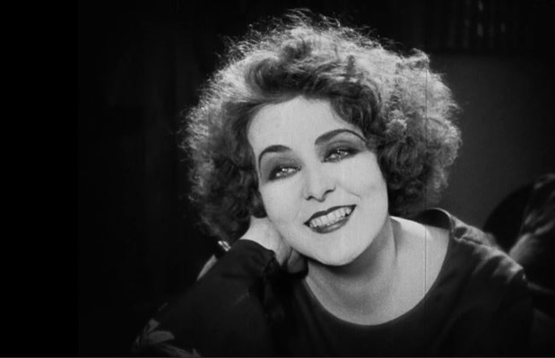 La comédienne Ruth Weyher dans le film allemand freudien Geheimnisse einer Seele (Les mystères d'une âme, 1926) de Georg Wilhelm Pabst