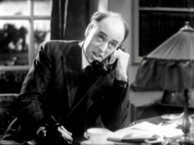 Alastair Sim dans le film policier The riverside murder (1935) d'Albert Parker