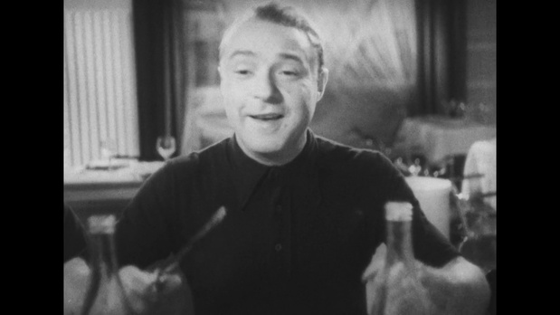 Robert Arnoux incarne un coureur cycliste dans le film Pour le maillot jaune (1940) de Jean Stelli