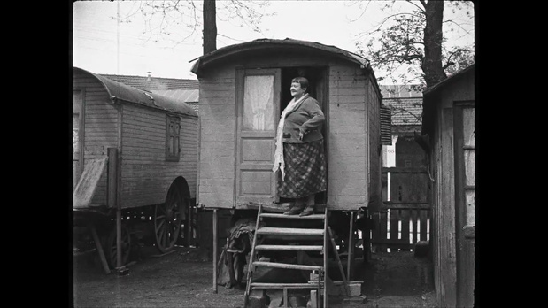 La Goulue dans le film muet La zone, au pays des chiffonniers (1928) de Georges Lacombe La Goulue dans le film muet La zone, au pays des chiffonniers (1928) de Georges Lacombe