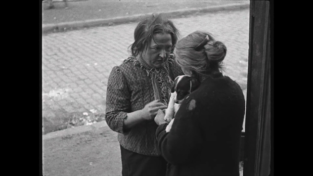Jane Pierson dans La zone, au pays des chiffonniers (1928) de Georges Lacombe Jane Pierson dans La zone, au pays des chiffonniers (1928) de Georges Lacombe