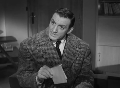 Lino Ventura dans le film de gangsters Razzia sur la chnouf (1955) de Henri Decoin Lino Ventura dans le film de gangsters Razzia sur la chnouf (1955) de Henri Decoin