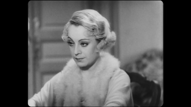 La comédienne Lucienne Parizet dans la comédie Attendez ... chauffeur ! (1933)